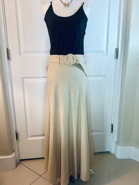 NWT Tahari midi skirt in a beautiful khaki neutral tone—classic, size 2